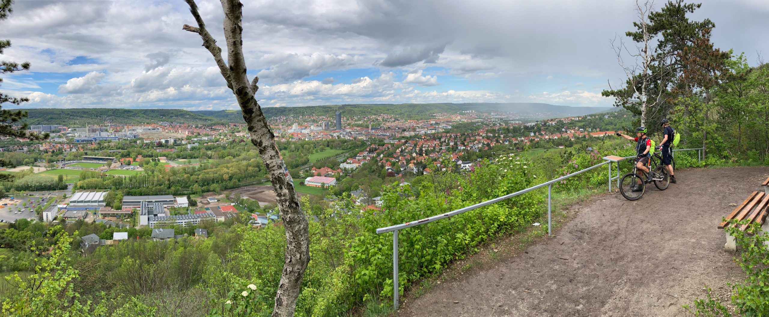 toller Ausblick auf Jena zzgl. sich ankündigenden Regenschauer