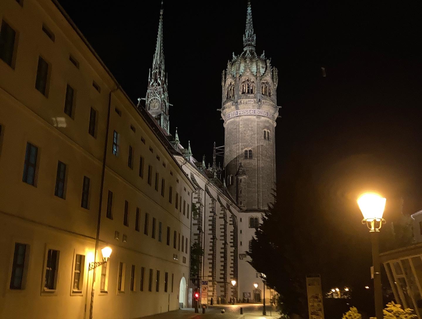 Blick auf das mitternächtliche Wittenberg